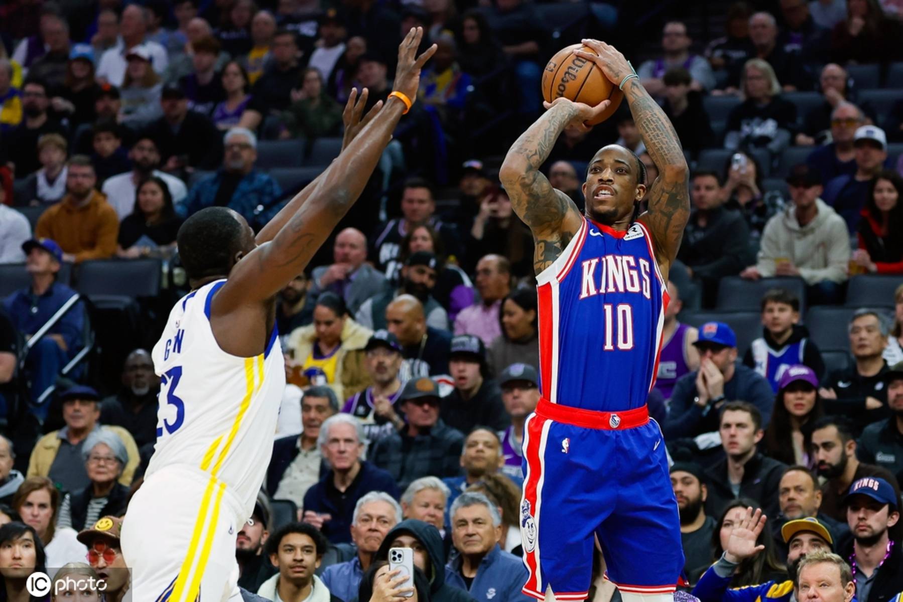 金州勇士NBA战胜萨克拉门托国王库里关键远投